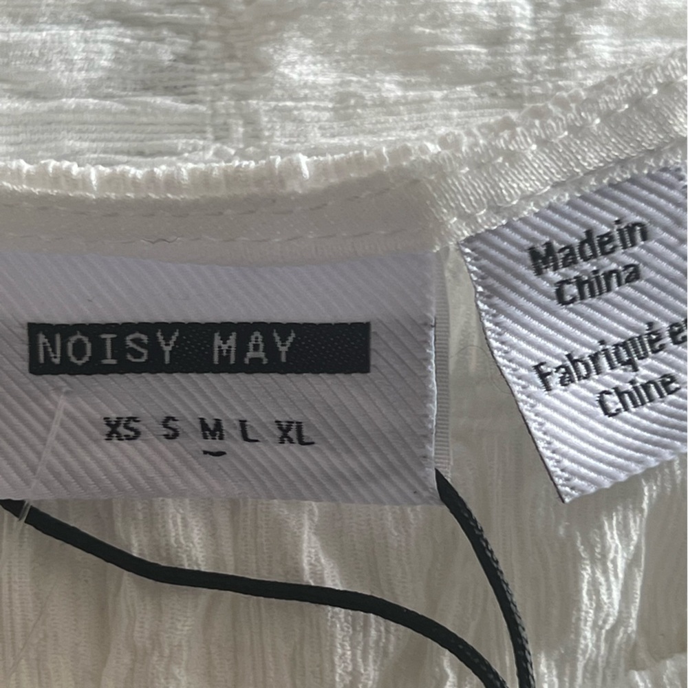 BNWT Noisy May “Sweetie” Textured Crop Top White Strawberry Graphic M - Picture 6 of 6